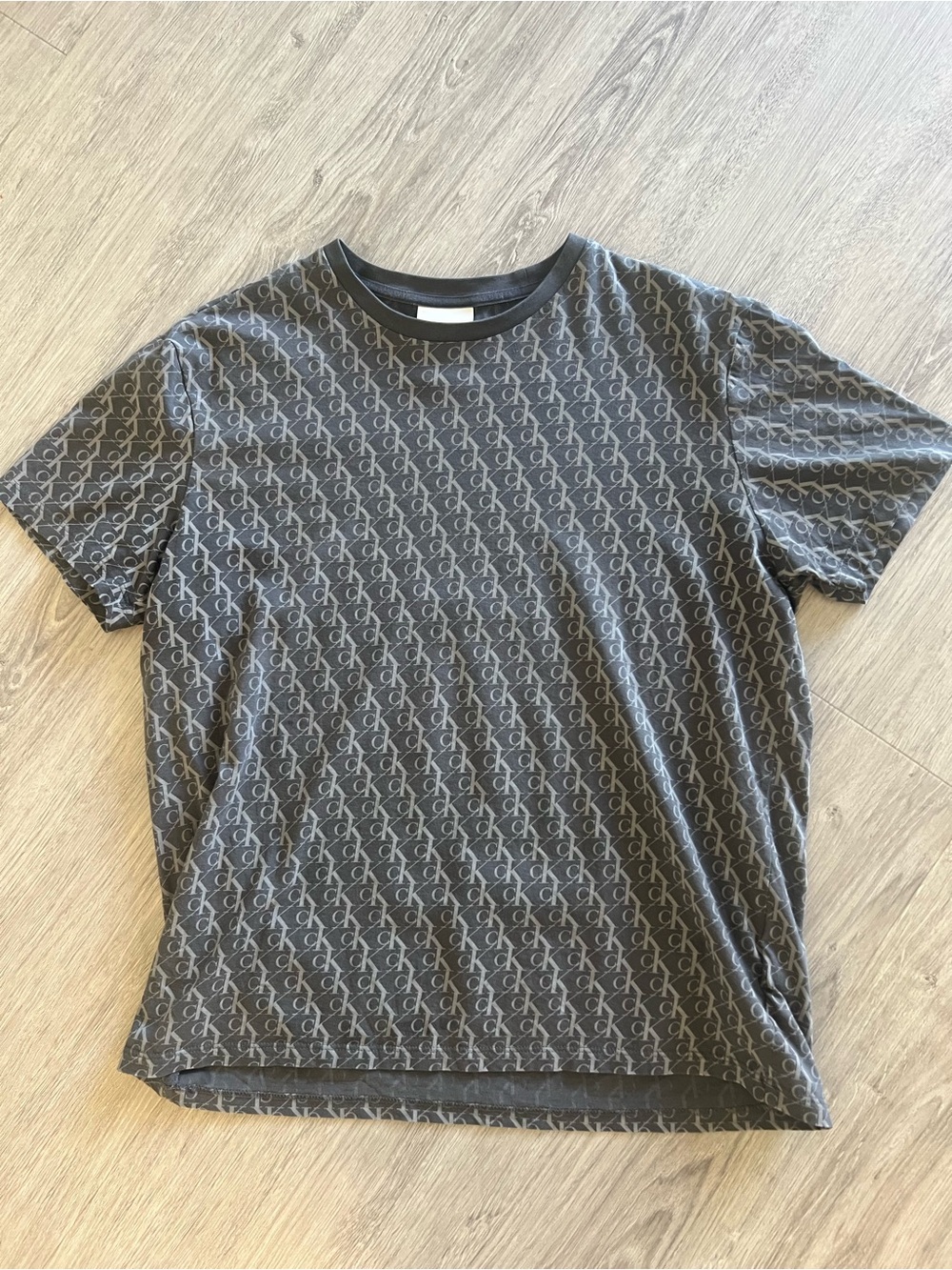 Calvin Klein Allover CK Logo T-Shirt Men’s Size M | Black Gray Graphic Crew Neck